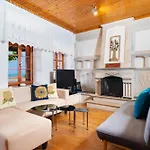 Rustic 2 Min Walk To The Heart Of