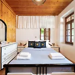 Rustic 2 Min Walk To The Heart Of Apartament