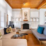 Rustic 2 Min Walk To The Heart Of