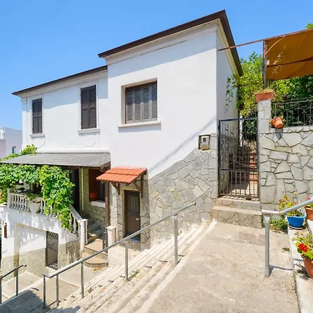 Rustic 2 Min Walk To The Heart Of