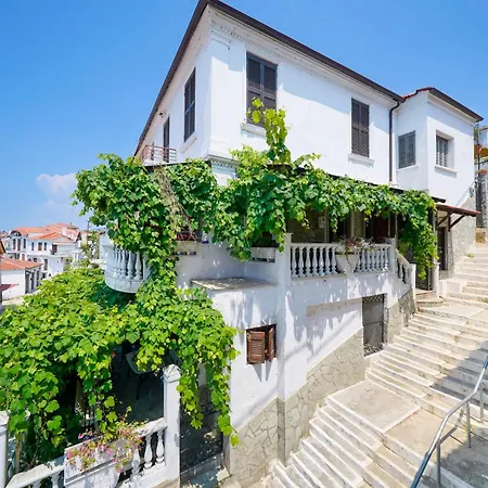 Apartament Rustic 2 Min Walk To The Heart Of