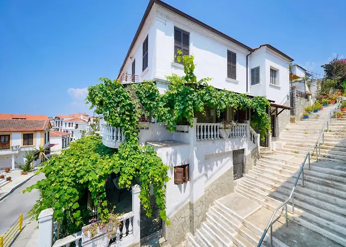 Apartament Rustic 2 Min Walk To The Heart Of